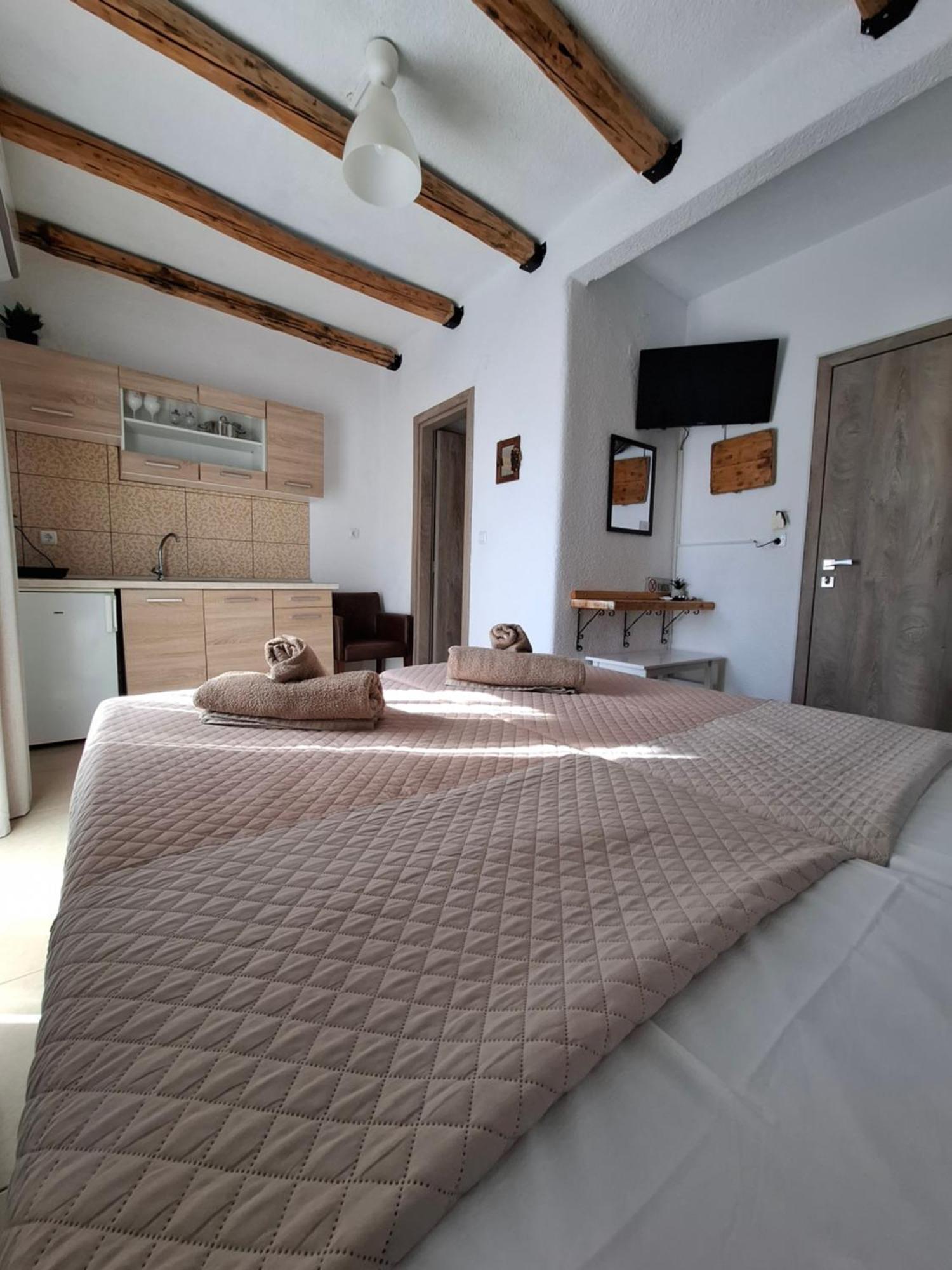 Mariza Apartments -Studios Hanioti Ngoại thất bức ảnh